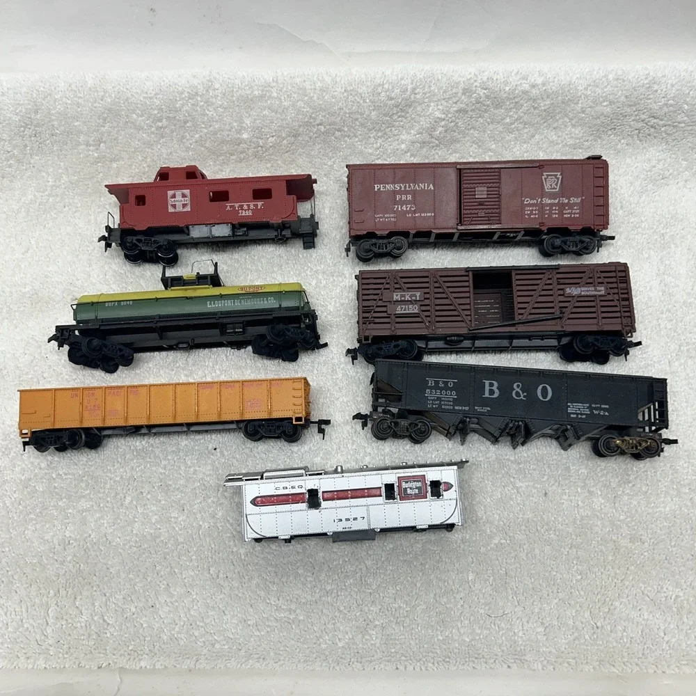 Tyco Vintage Lot of 7 Model Train Cars Toys HO